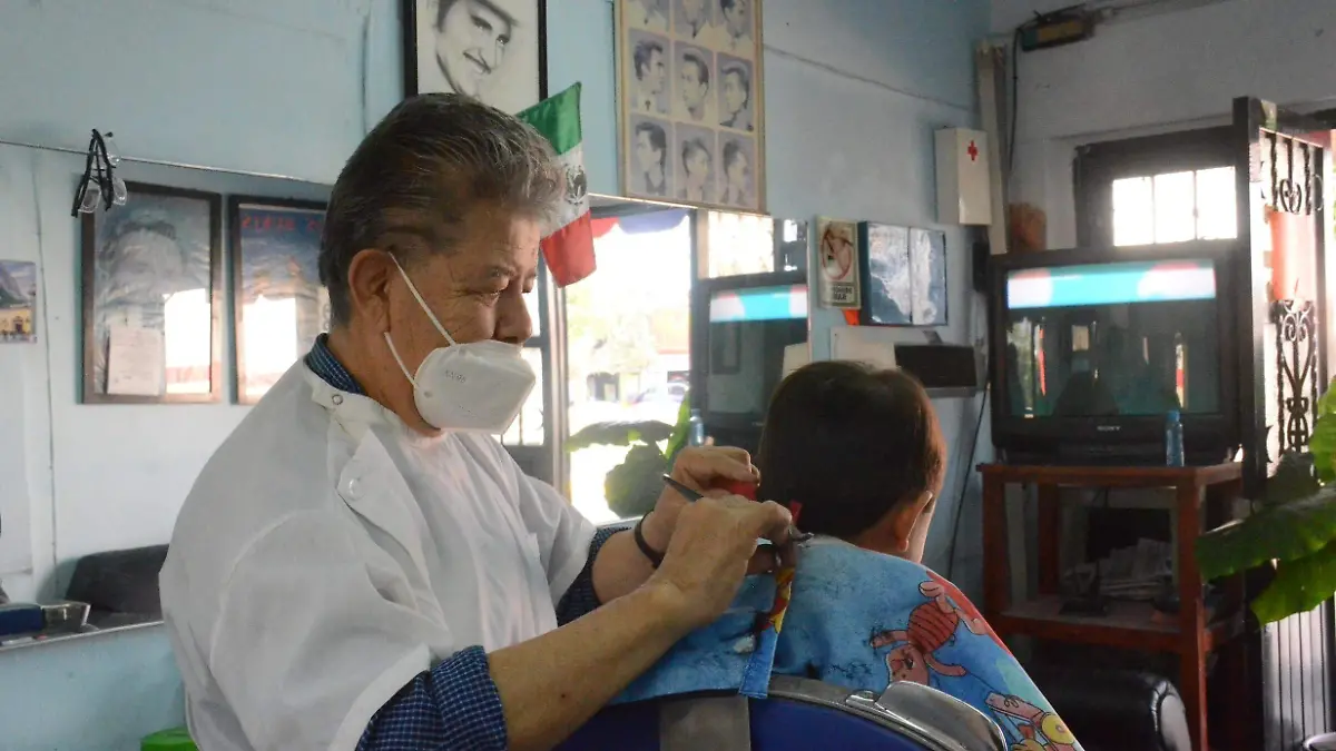 Pocos menores han acudido a solicitar corte de cabello.  Luis Luevanos  El Sol de San Juan del R_o.